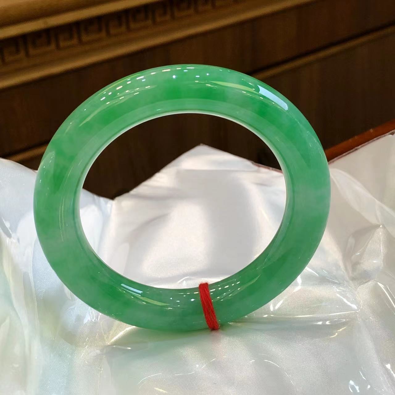 Genuine Burmese High-end Jade Jadeite Oval Bangle Bracelet ( 57.6mm )( Collectibles )