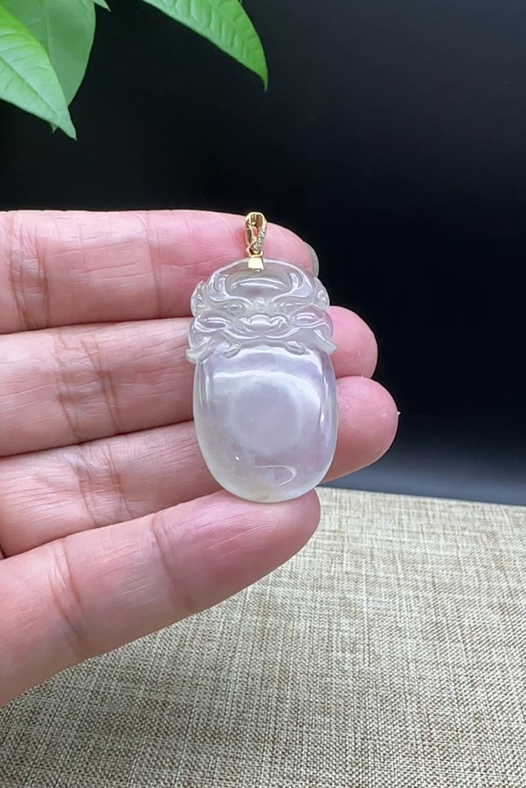 Load and play video in Gallery viewer, Natural Light  Jadeite Jade Fu Bei Pendant Necklace
