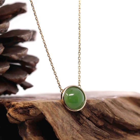 14K Gold Genuine Very High-quality Green Apple Green Jade Circle Pendant Necklace