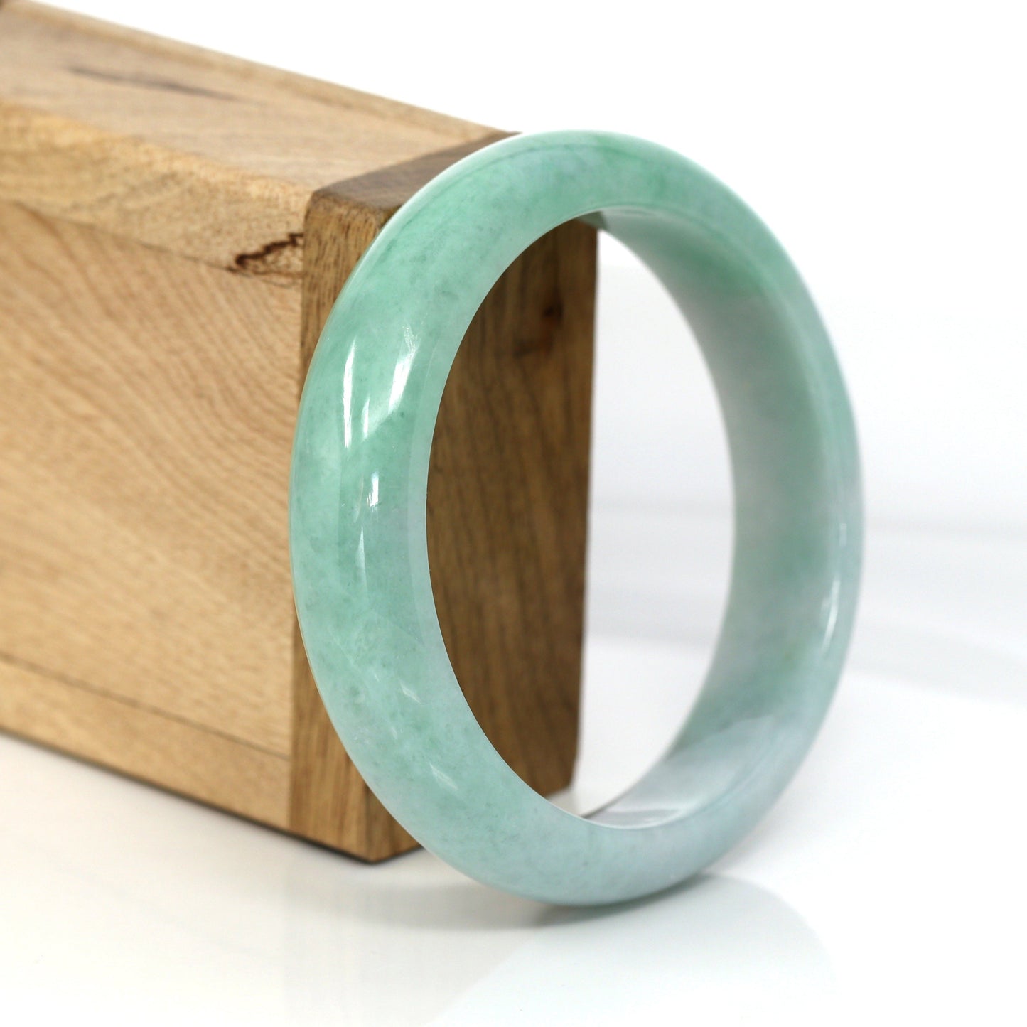 Load image into Gallery viewer, High-quality Lavender-Green Natural Burmese Jadeite Jade Bangle (59.68 mm ) #296
