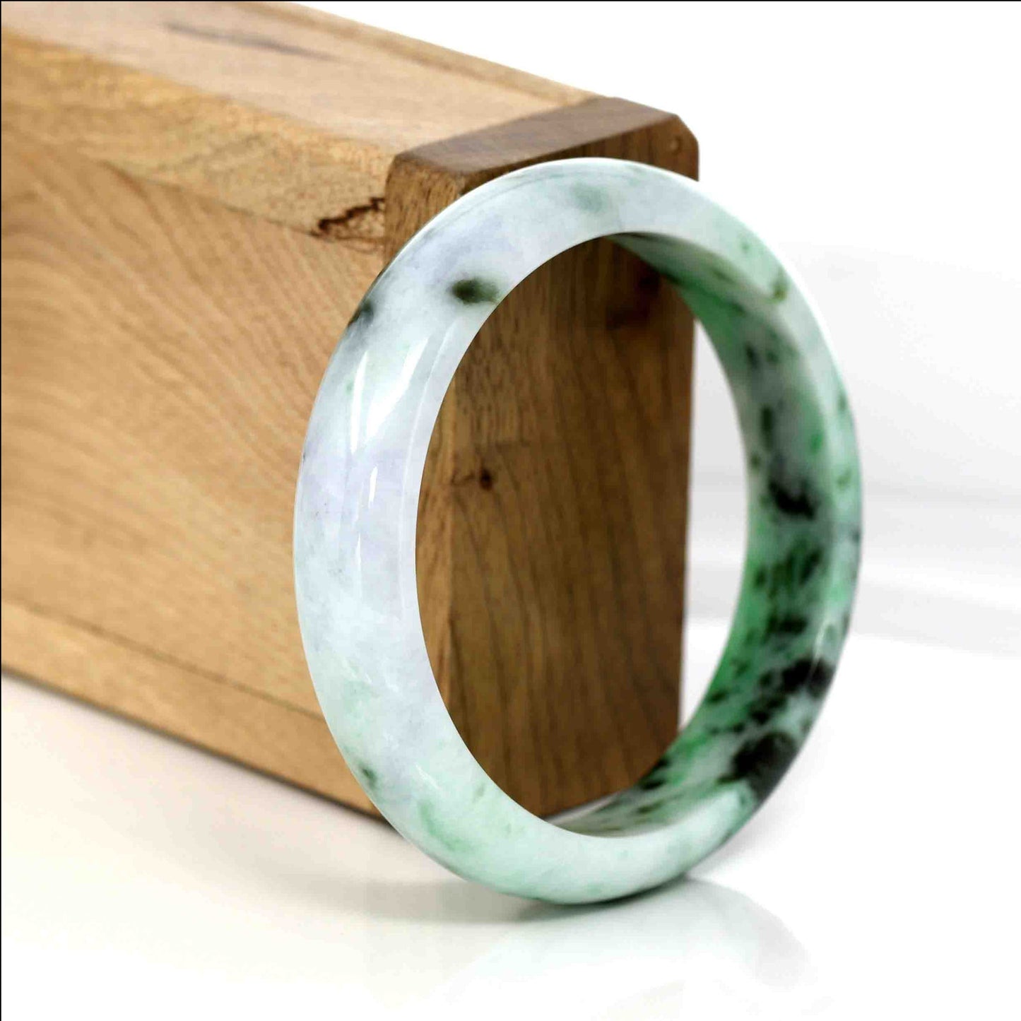 Load image into Gallery viewer, RealJade¨ Co.™ &amp;quot;Classic Bangle&amp;quot; Genuine Burmese Green Jadeite Jade Bangle Bracelet (56.56 mm ) #350
