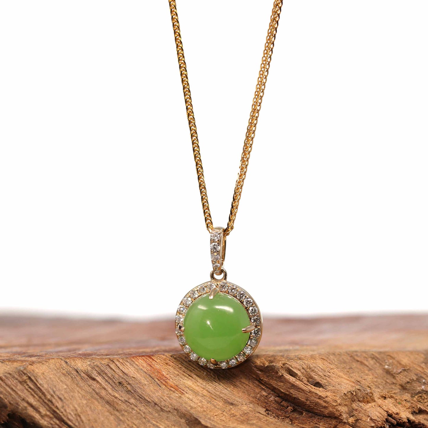 14K Gold Genuine Green Apple Green Jade Circle Pendant Necklace With VS1 Diamond