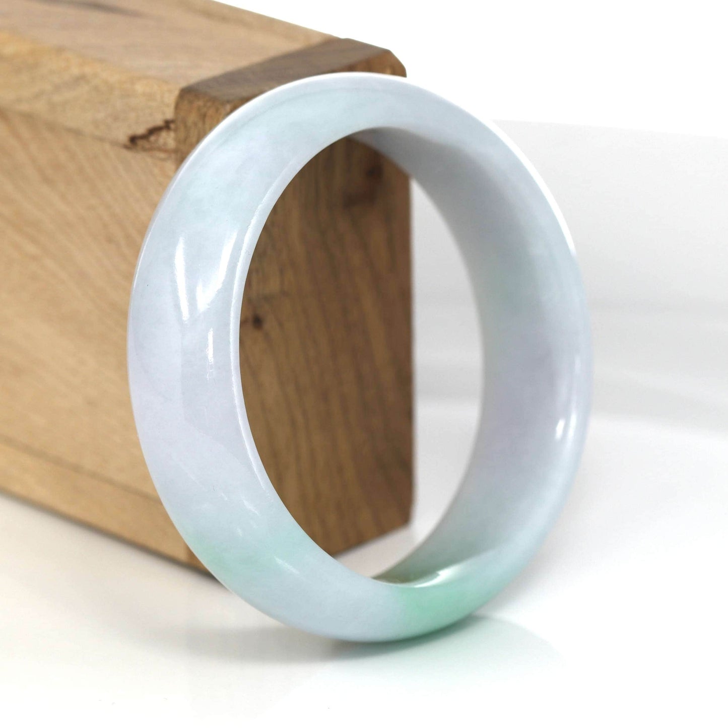 Load image into Gallery viewer, High-quality Lavender-Green Natural Burmese Jadeite Jade Bangle (57.30 mm) #484
